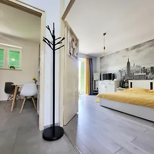 Cozy With Balcony 10 Min From The Appartamento